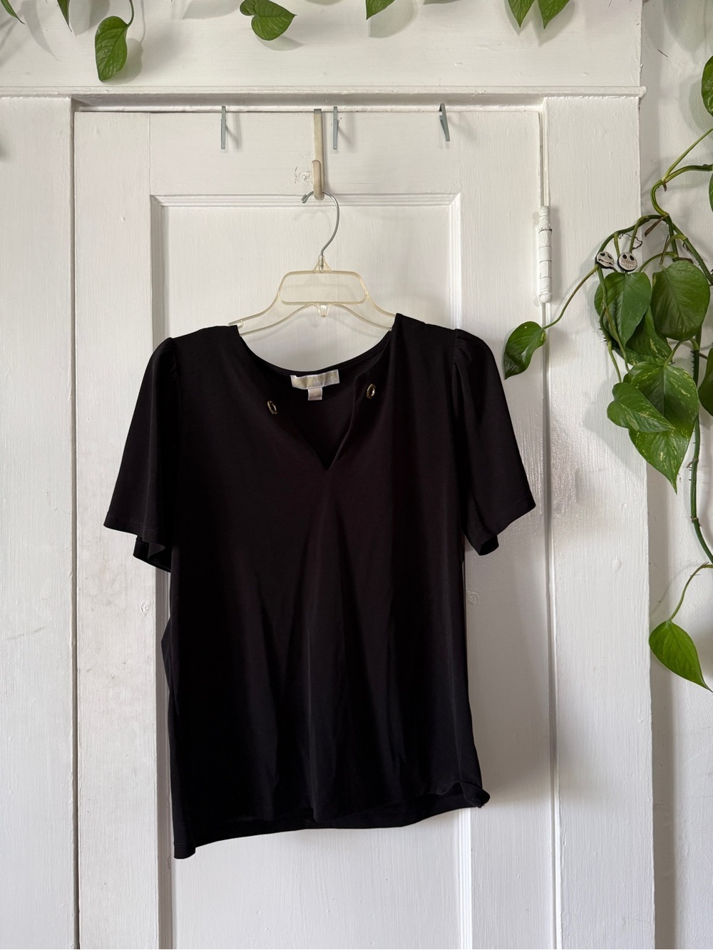 MICHAEL Michael Kors Black V-Neck Short Sleeve Blouse size M